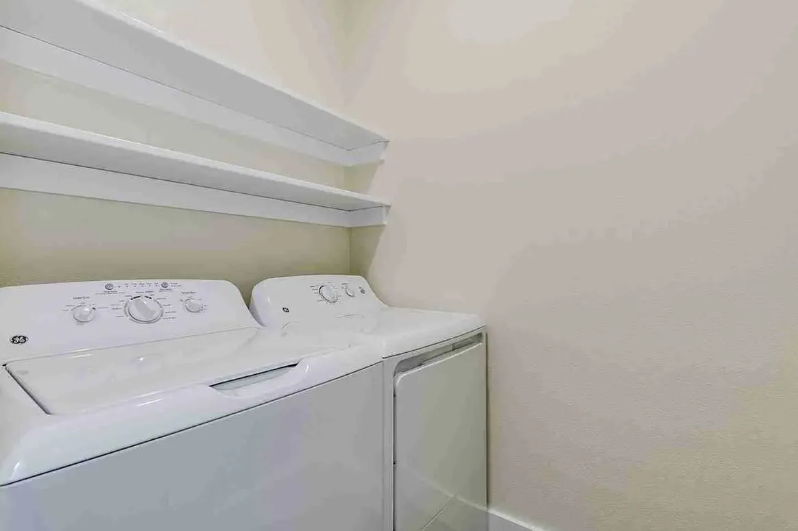 2 bed, 810 sqft, $1,525 — Photo 4