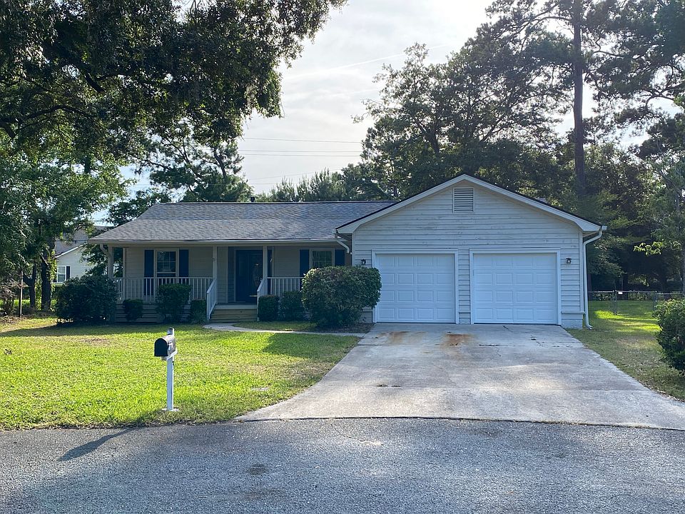 Freshly painted; New Roof; Double Garage; Quiet Cul-de-sac