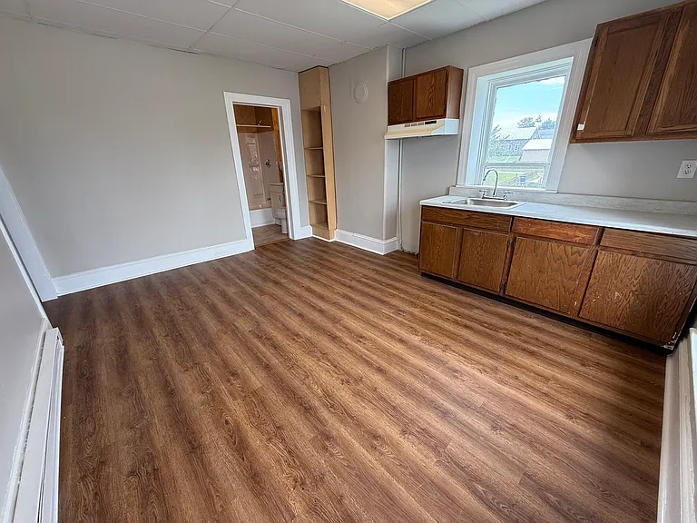 10 Fairview Ave #2 — Photo 4