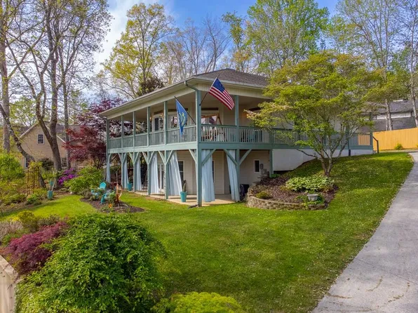 218 Lakeshore Dr, Hayesville, NC 28904