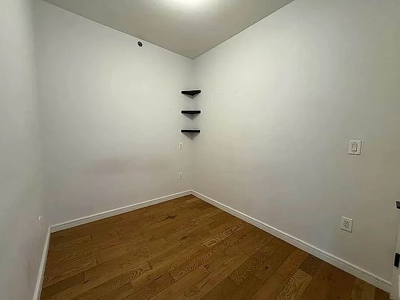 5th image of 982 Madison St #2D