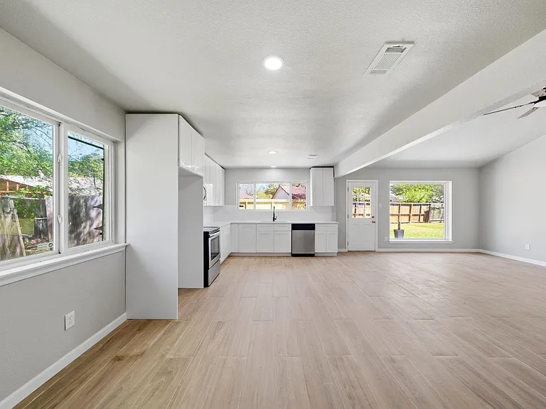 7530 Millbrae Ln — Photo 4