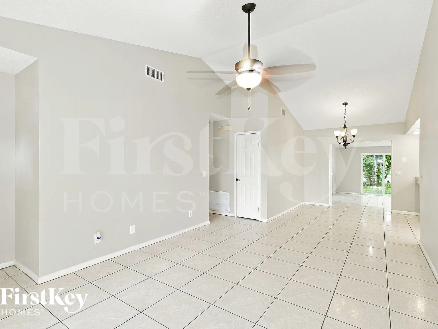 3 bed, 2.0 bath, 1536 sqft, $2,115 — Photo 2