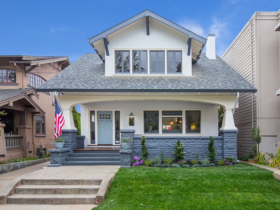 Visit www.1307ElCentro.com