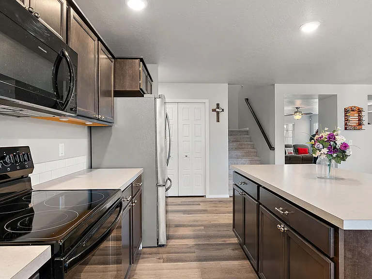 1077 N Bowknot Lake Ave — Photo 8