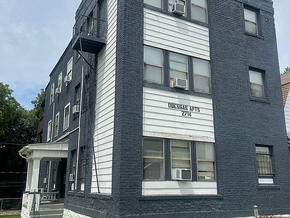 3rd image of 2714 Olive St #2W