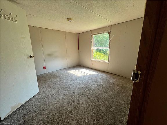 5th image of 351 Deerchase Cir
