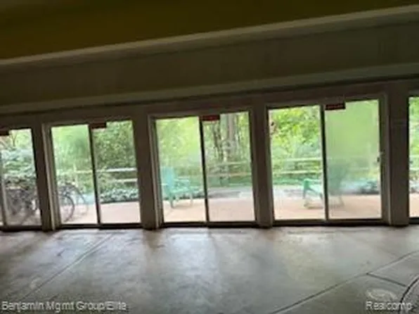 31831 Grand River Ave Unit 24, Farmington, MI 48336
