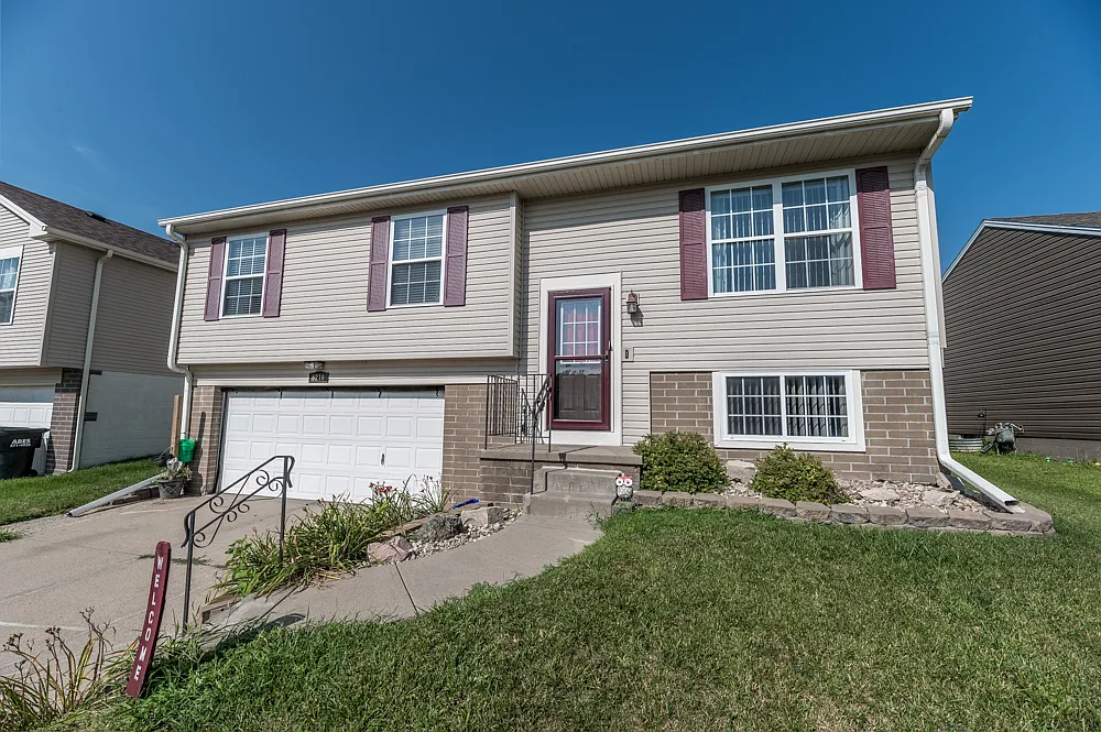3 bed, 1262 sqft, $2,350 — Photo 1