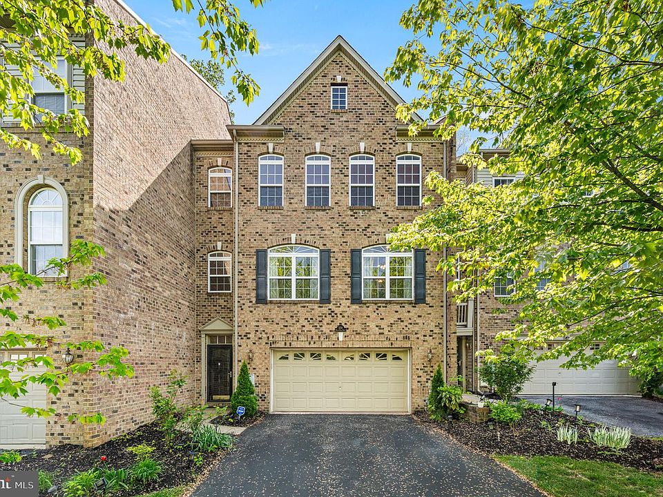 1st image of 3158 Woods Edge Dr