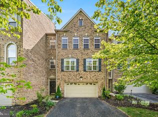 3158 Woods Edge Dr, Garnet Valley, PA 19060