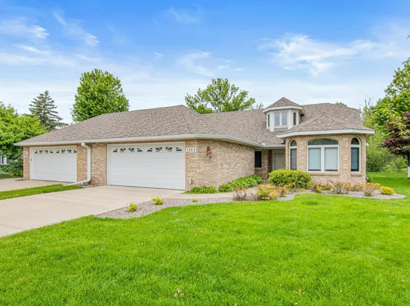 1263 Silverthorn Dr, Shoreview, MN 55126