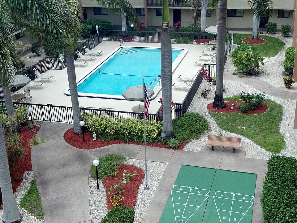 Center courtyard with large swimming pool