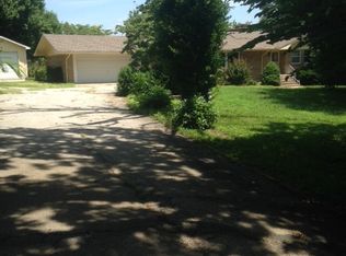 1016 W Hill St, Neosho, MO 64850