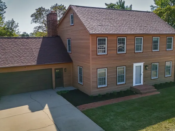 2815 Sycamore St, Columbus, IN 47201