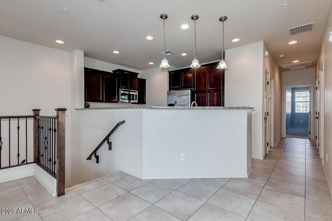 3 bed, 2.5 bath, 1336 sqft, $1,995 — Photo 3