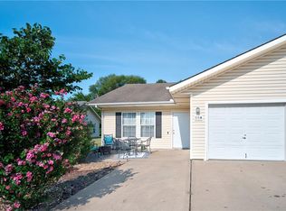715 Meadow Ln APT A, Peculiar, MO 64078