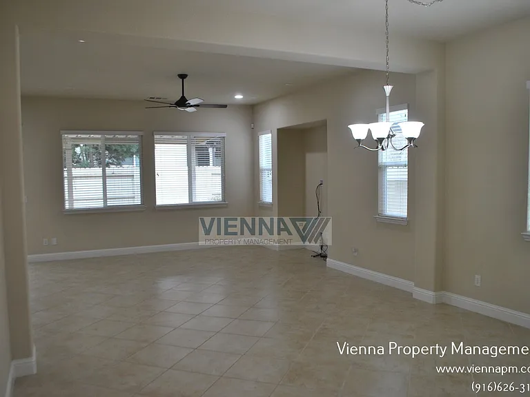 2101 Harpford Dr — Photo 4