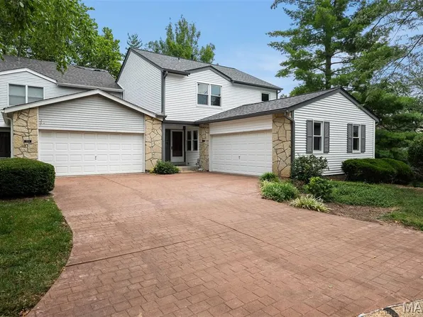 1556 Charlemont Dr, Chesterfield, MO 63017