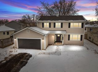 1021 Foxworth Blvd, Lombard, IL 60148