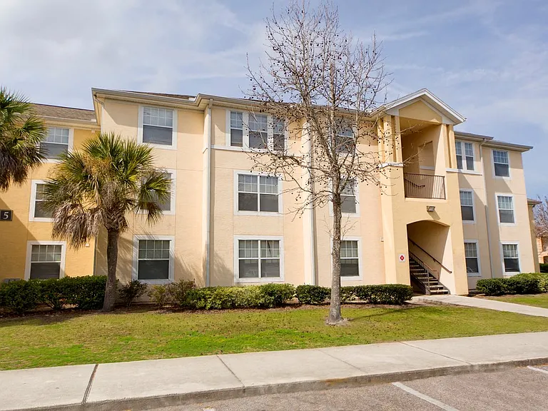 Lovely apartment homes at Gregory Cove in Jacksonville, FL