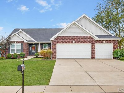 305 Fox Run Dr, Columbia, IL, 62236