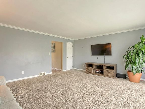 2nd image of 817 Oberlin Dr