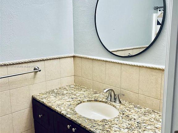 4th image of 15811 Kingsmoor Way #15811