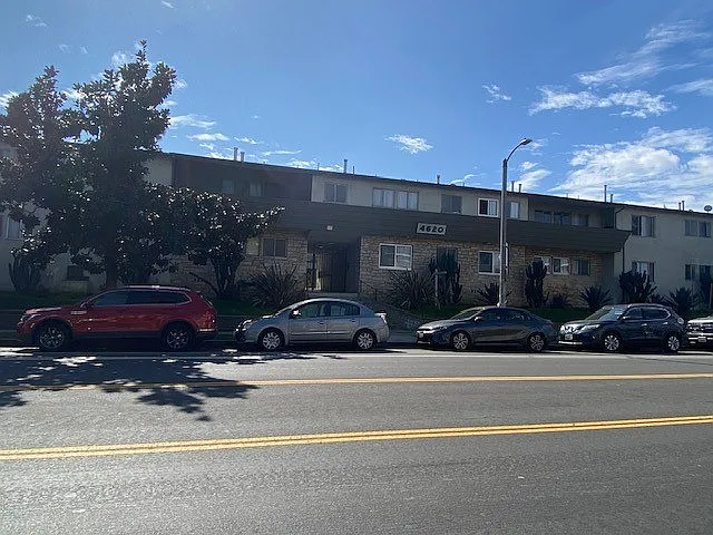 4620 Coliseum — Photo 3