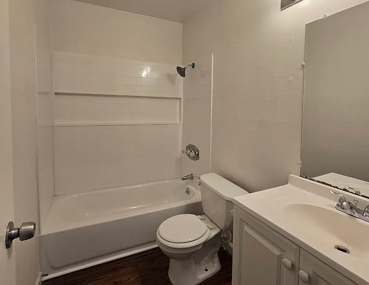 4431 E Hedges Ave #D — Photo 5