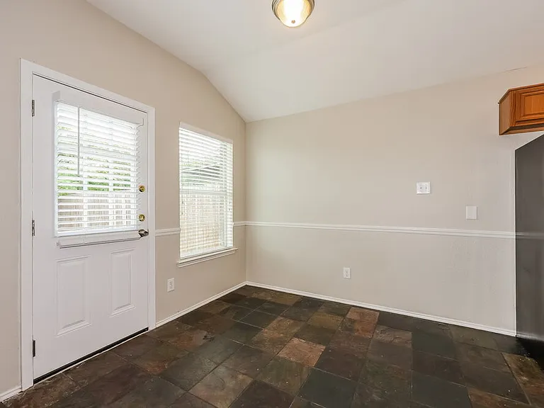 2736 Cochran Way — Photo 6