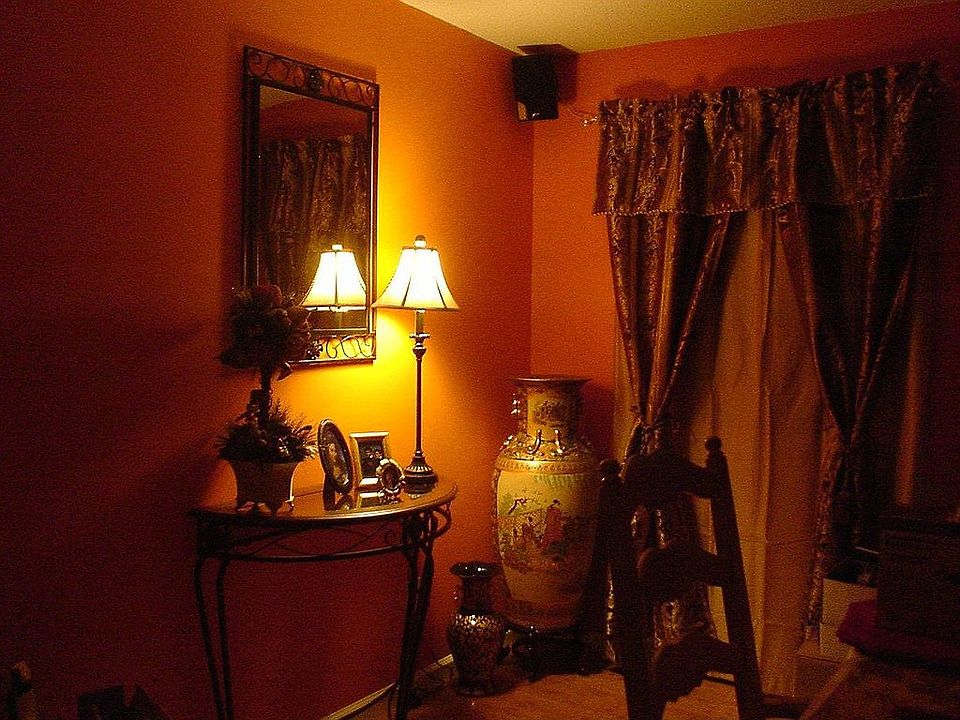 2nd image of 401 Eucalyptus Ln