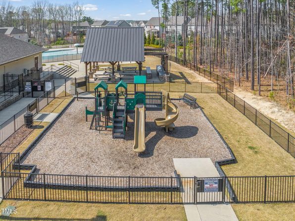 1121 White Oak Creek Dr, Apex, NC 27523