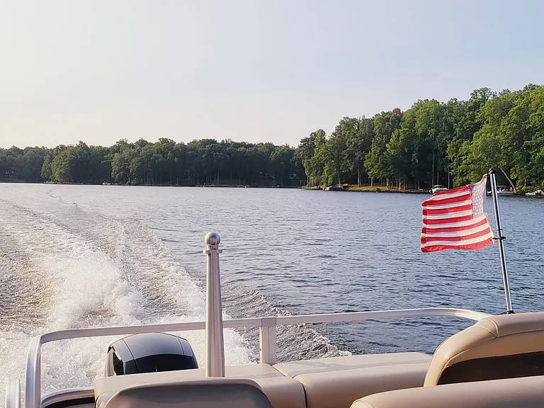 Beautiful Lake Caroline!