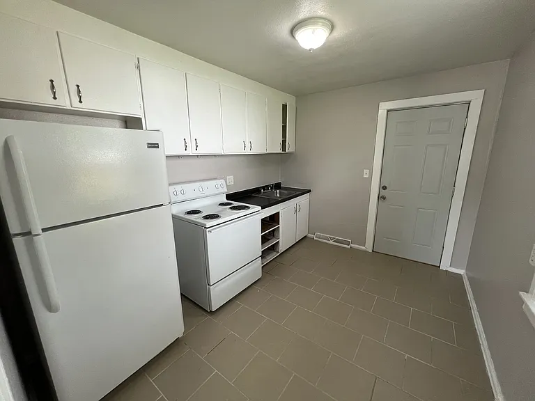 210 Mill St — Photo 7