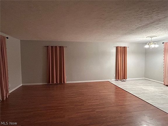 3rd image of 7535 Hickory Rd