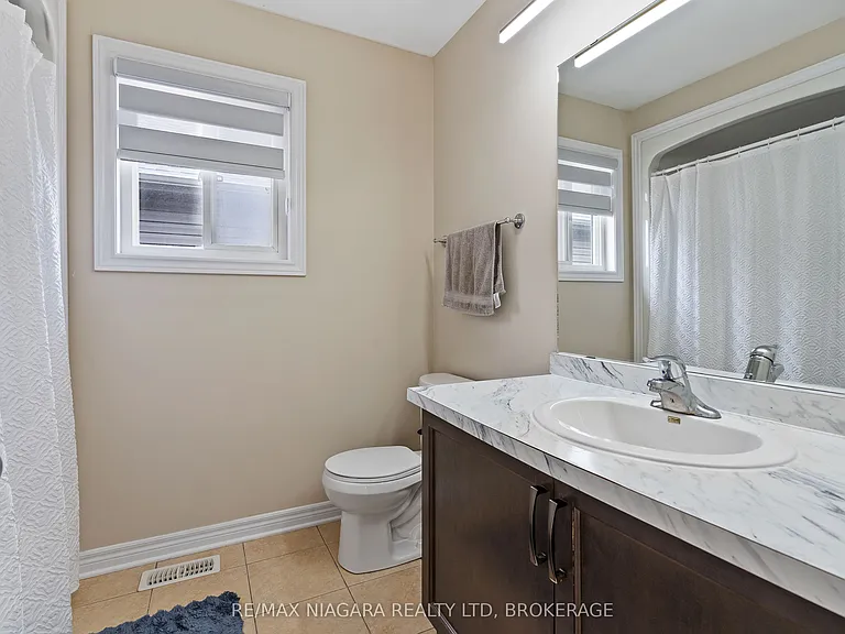 8511 Jennifer Cres — Photo 22