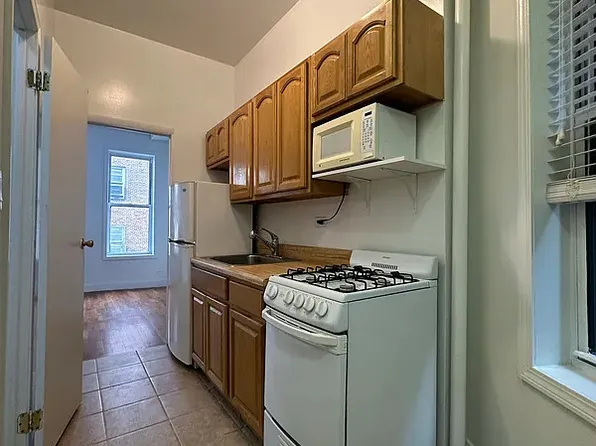 219 East 32nd Street image 1 of 10
