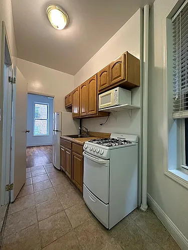 219 E 32nd St #2C Photo 1