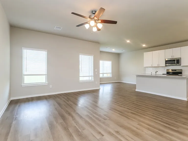 624 Levine Ct — Photo 4