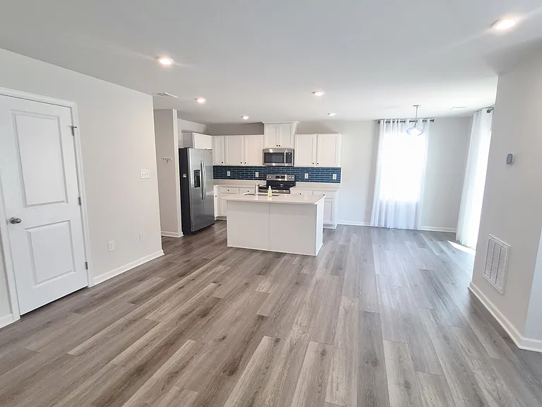 130 Robinia Rd — Photo 5