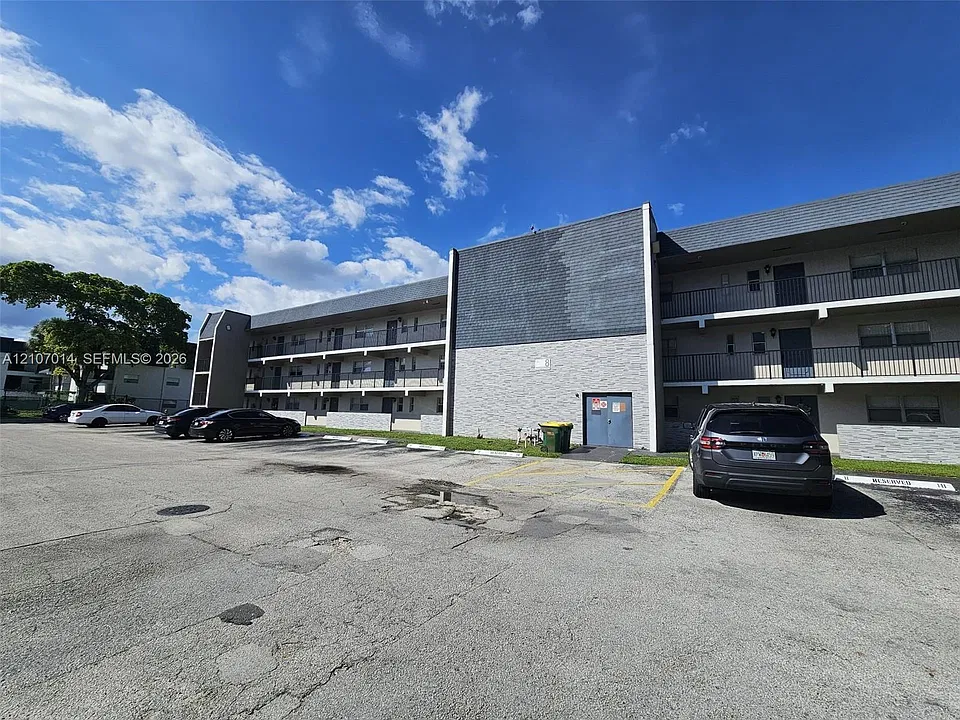 7911 N Colony Cir #106