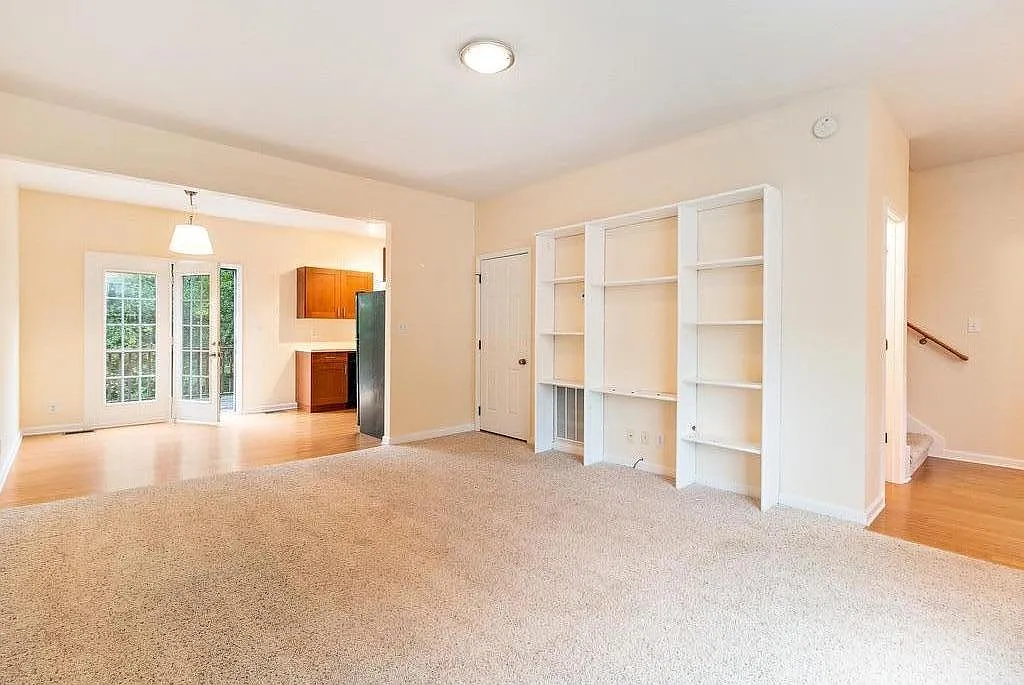 2 bed, 2.5 bath, 1272 sqft, $1,300 — Photo 3