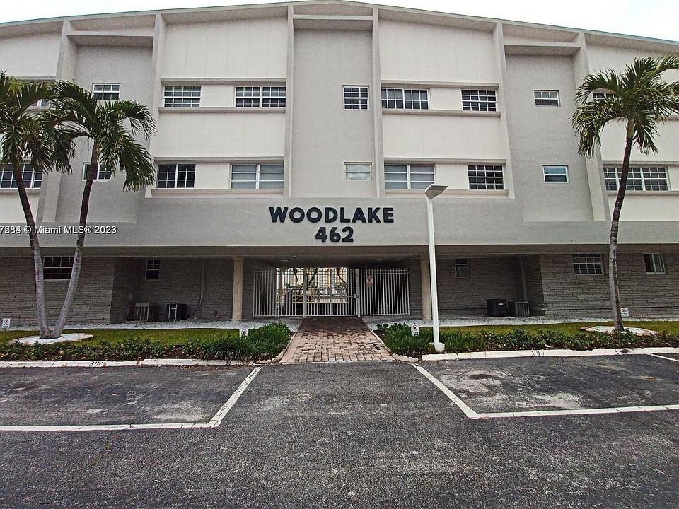 1st image of 462 Golden Isles Dr APT 305