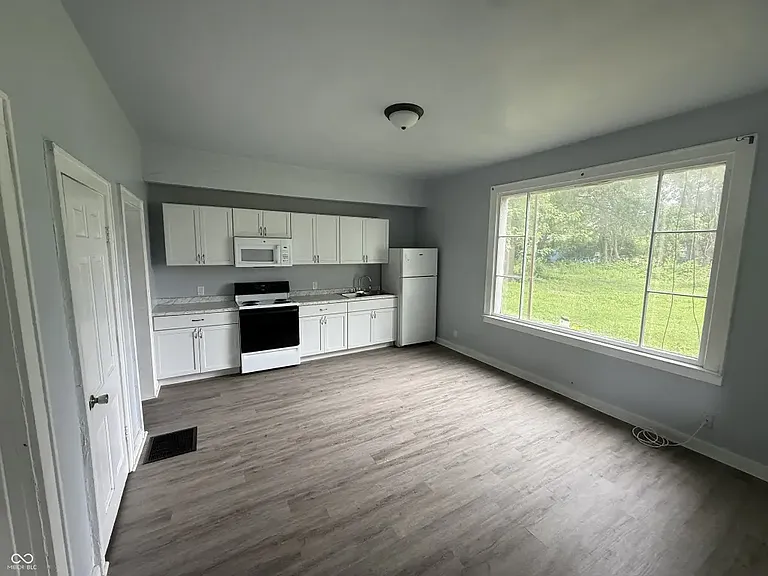 2627 Chase St — Photo 8