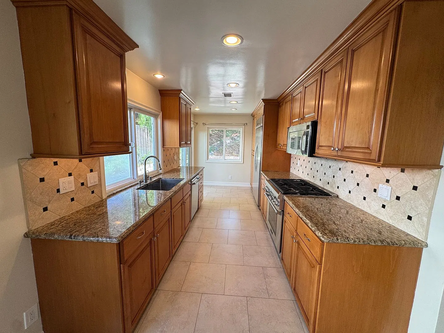 Bright and Inviting 4-Bedroom Home in Thousand Oaks — Photo 4