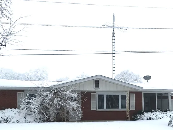 610 Sunset Ave, Earlville, IL 60518
