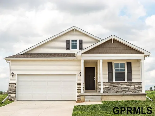 17614 Virginia St, Omaha, NE 68136