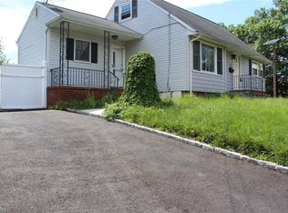 129 Plymouth Dr, Iselin, NJ 08830