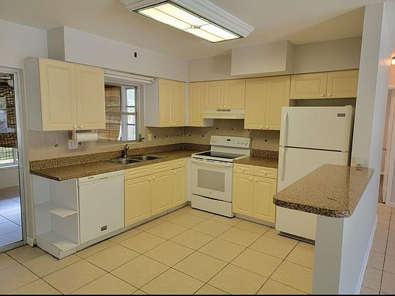 3rd image of 2085 Pocahontas Dr